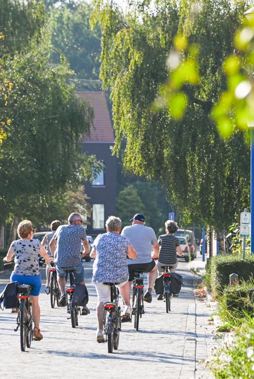 Een groep fietsers in Koksijde